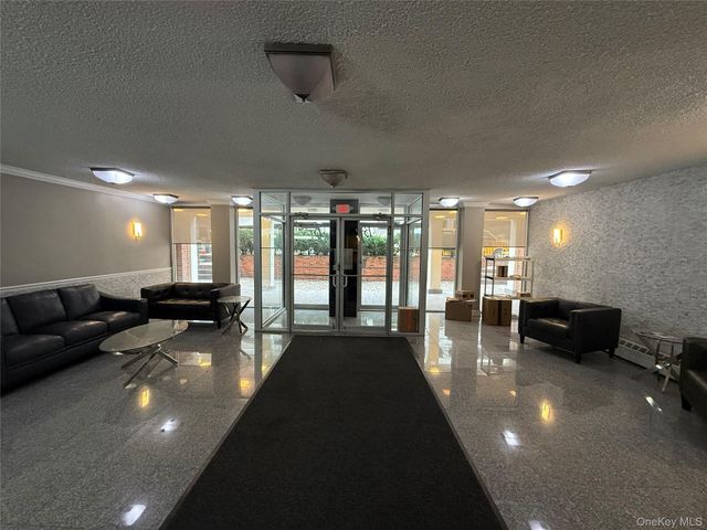 190 First Street 5E, Mineola, NY 11501