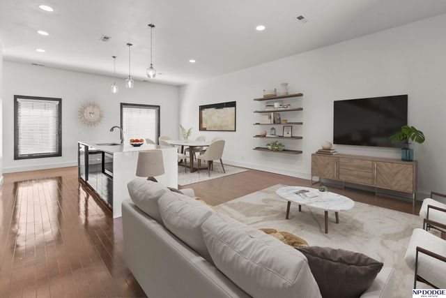 819 S 31 Street, Omaha, NE 68105