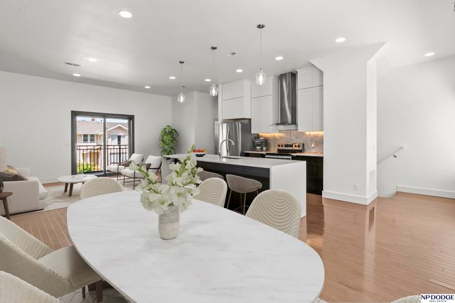 819 S 31 Street, Omaha, NE 68105