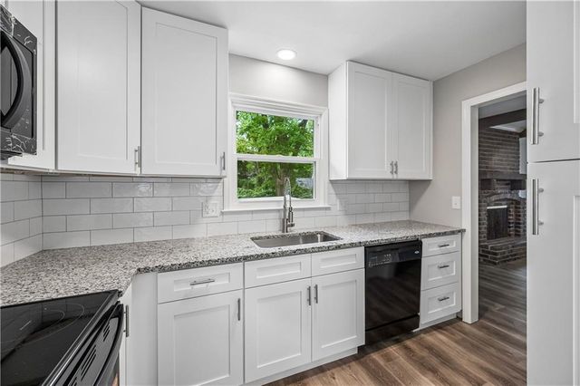 1313 E 98th Terrace, Kansas City, MO 64131