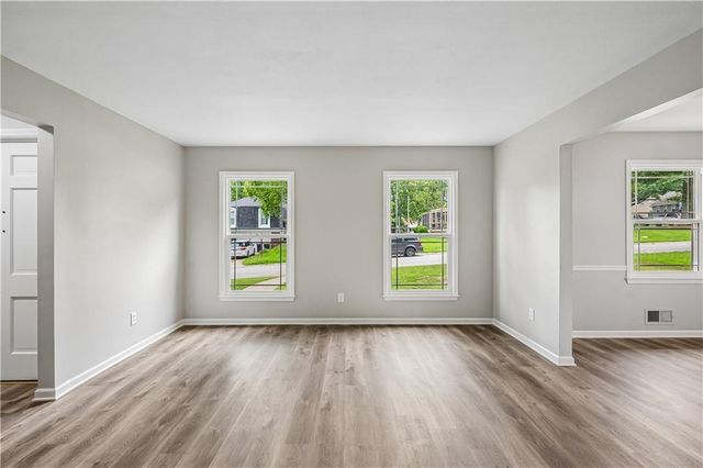 1313 E 98th Terrace, Kansas City, MO 64131