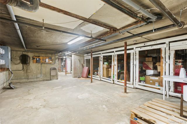 123 Park Avenue A4, Amityville, NY 11701