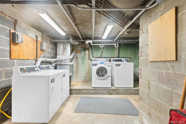 123 Park Avenue A4, Amityville, NY 11701