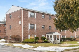 123 Park Avenue A4, Amityville, NY 11701