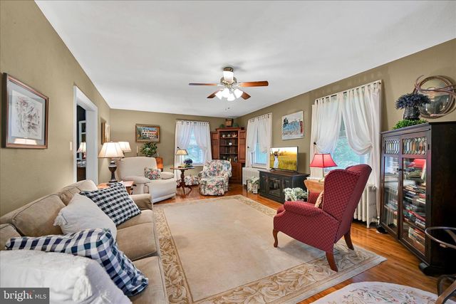 11 UNION AVE, New Holland, PA 17557