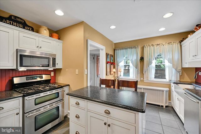 11 UNION AVE, New Holland, PA 17557