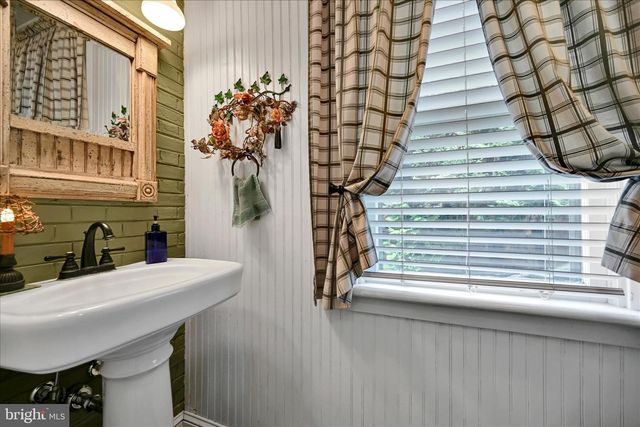 11 UNION AVE, New Holland, PA 17557