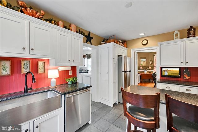 11 UNION AVE, New Holland, PA 17557