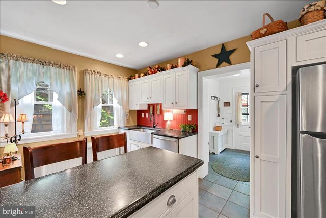 11 UNION AVE, New Holland, PA 17557