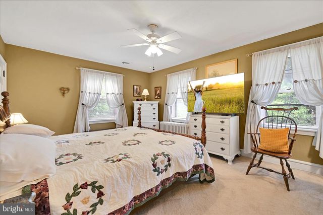 11 UNION AVE, New Holland, PA 17557