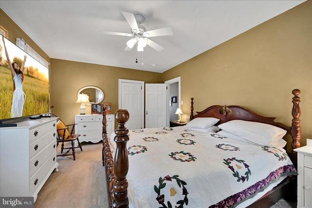 11 UNION AVE, New Holland, PA 17557