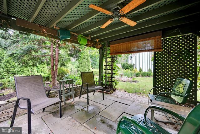 11 UNION AVE, New Holland, PA 17557