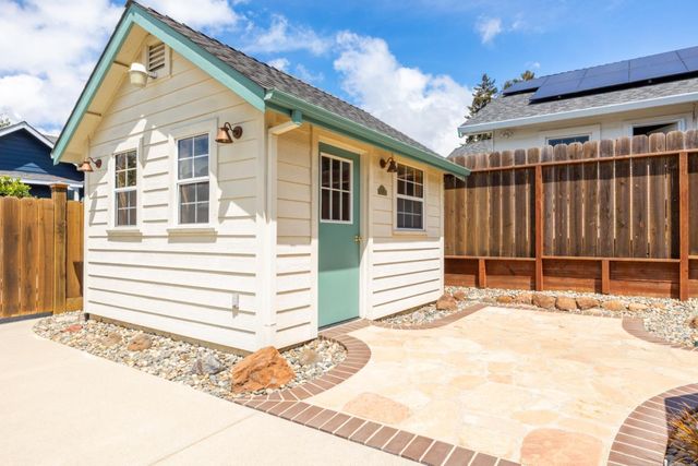 1415 Chanticleer Avenue, Santa Cruz, CA 95062