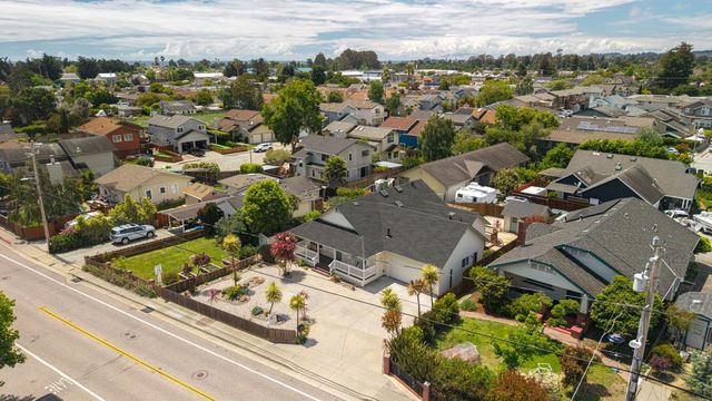1415 Chanticleer Avenue, Santa Cruz, CA 95062