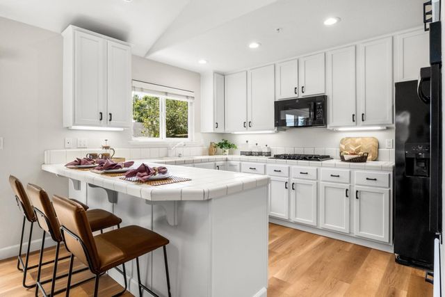 1415 Chanticleer Avenue, Santa Cruz, CA 95062