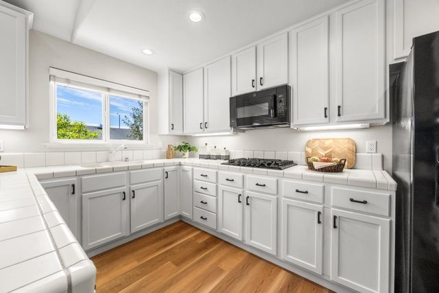 1415 Chanticleer Avenue, Santa Cruz, CA 95062