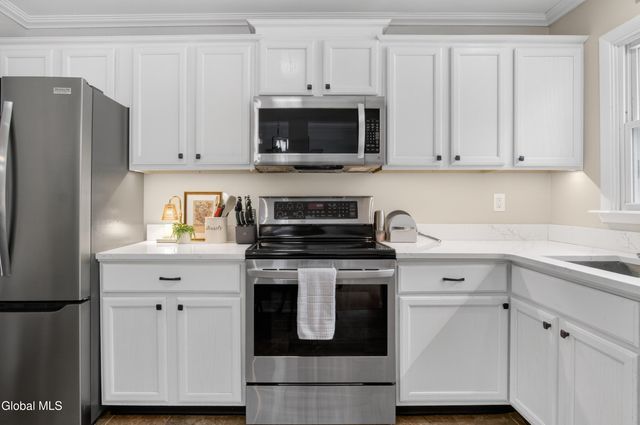 19 Barkwood Lane, Clifton Park, NY 12065