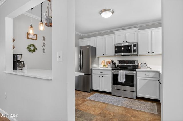 19 Barkwood Lane, Clifton Park, NY 12065