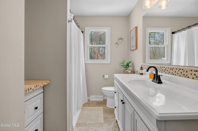 19 Barkwood Lane, Clifton Park, NY 12065