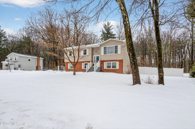 19 Barkwood Lane, Clifton Park, NY 12065