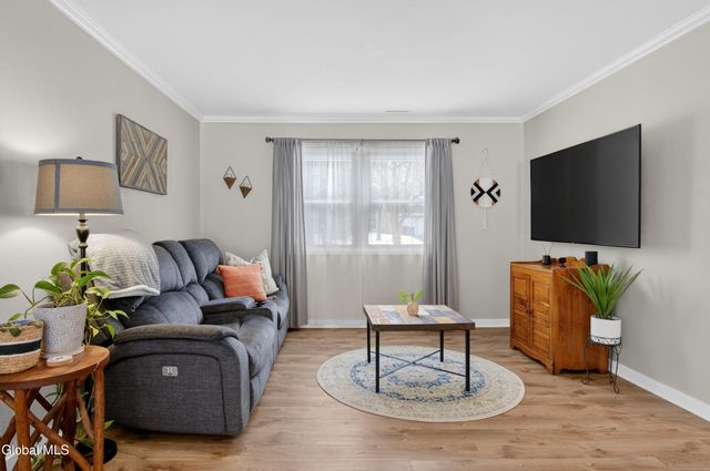 19 Barkwood Lane, Clifton Park, NY 12065