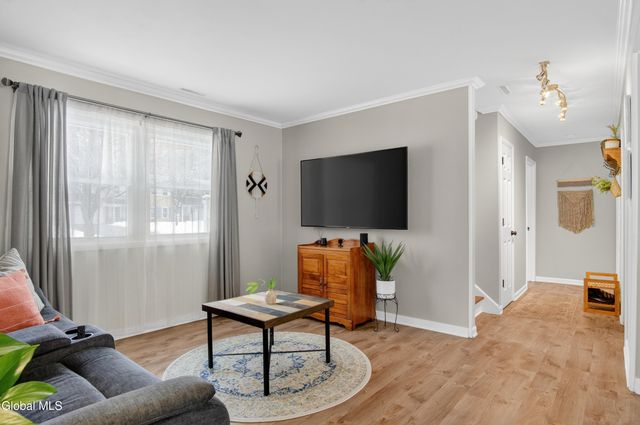 19 Barkwood Lane, Clifton Park, NY 12065