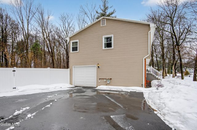 19 Barkwood Lane, Clifton Park, NY 12065