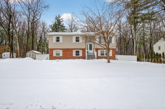 19 Barkwood Lane, Clifton Park, NY 12065