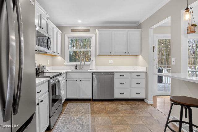 19 Barkwood Lane, Clifton Park, NY 12065