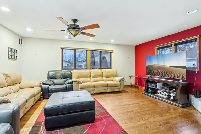 132 Tanglewood Drive, Elk Grove Village, IL 60007