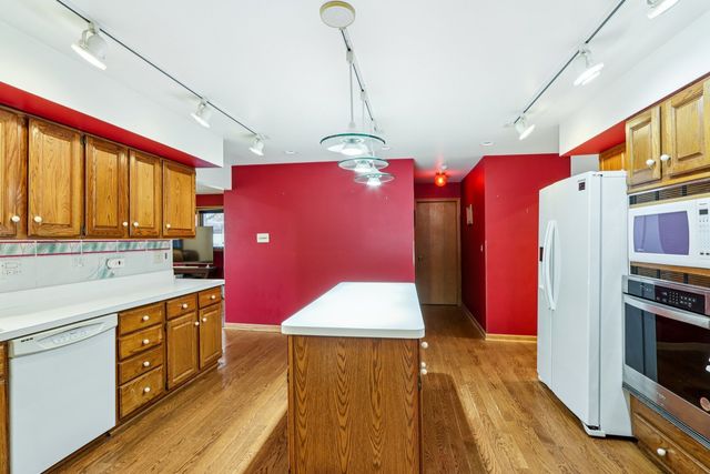 132 Tanglewood Drive, Elk Grove Village, IL 60007