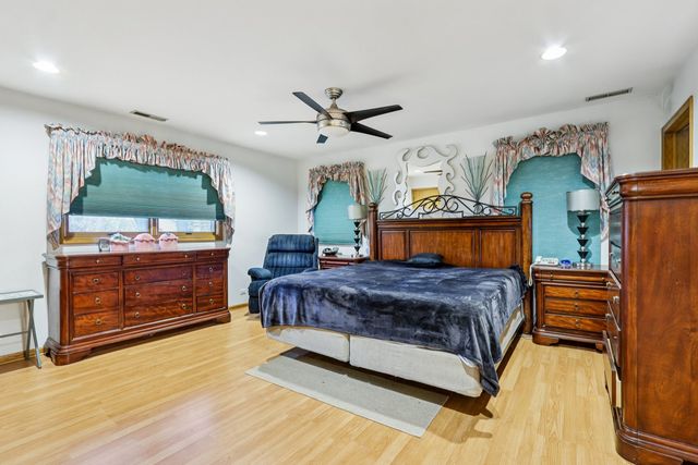 132 Tanglewood Drive, Elk Grove Village, IL 60007