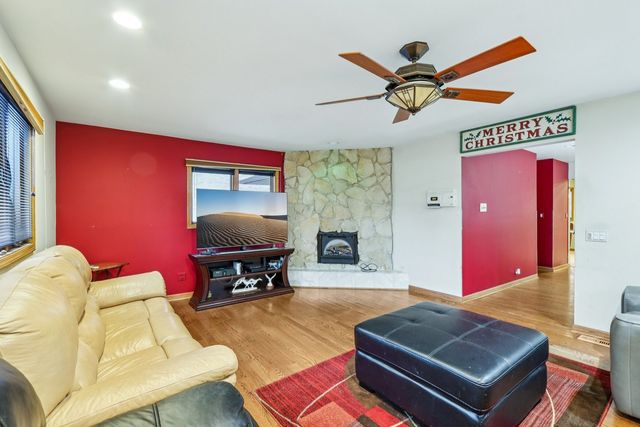 132 Tanglewood Drive, Elk Grove Village, IL 60007