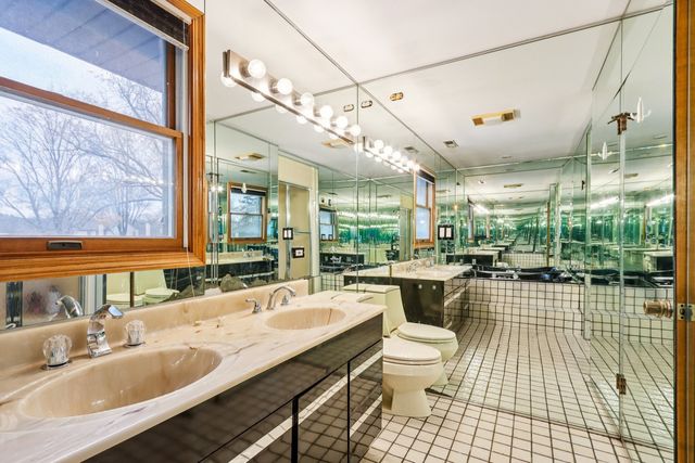 132 Tanglewood Drive, Elk Grove Village, IL 60007