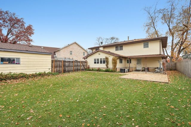 132 Tanglewood Drive, Elk Grove Village, IL 60007