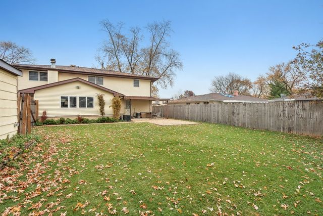 132 Tanglewood Drive, Elk Grove Village, IL 60007