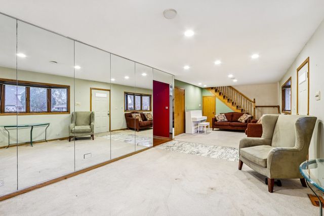 132 Tanglewood Drive, Elk Grove Village, IL 60007