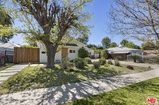 19014 Bessemer St, Tarzana, CA 91335