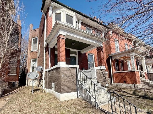 3949 Palm Street, St Louis, MO 63107