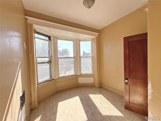 3949 Palm Street, St Louis, MO 63107