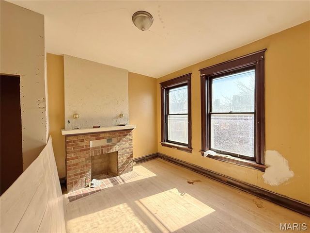 3949 Palm Street, St Louis, MO 63107
