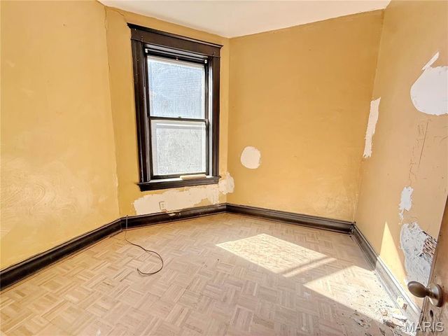 3949 Palm Street, St Louis, MO 63107