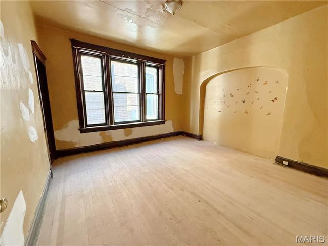 3949 Palm Street, St Louis, MO 63107