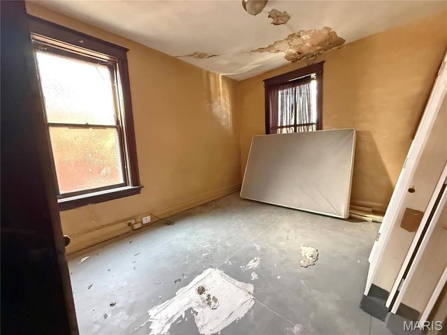 3949 Palm Street, St Louis, MO 63107