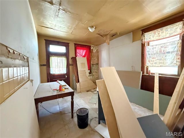 3949 Palm Street, St Louis, MO 63107