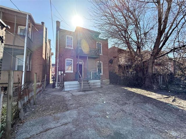 3949 Palm Street, St Louis, MO 63107