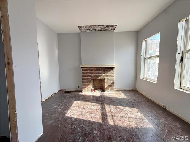 3949 Palm Street, St Louis, MO 63107