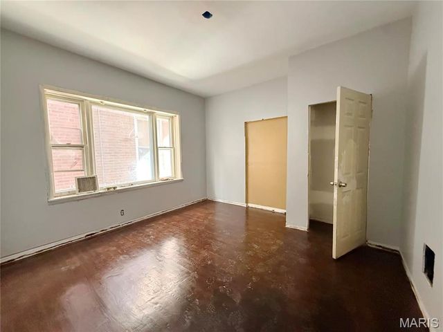 3949 Palm Street, St Louis, MO 63107