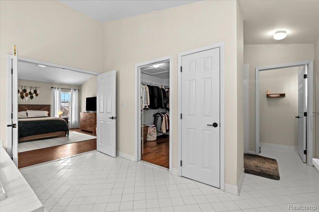 1174 Horseshoe Drive, South Lyon, MI 48178