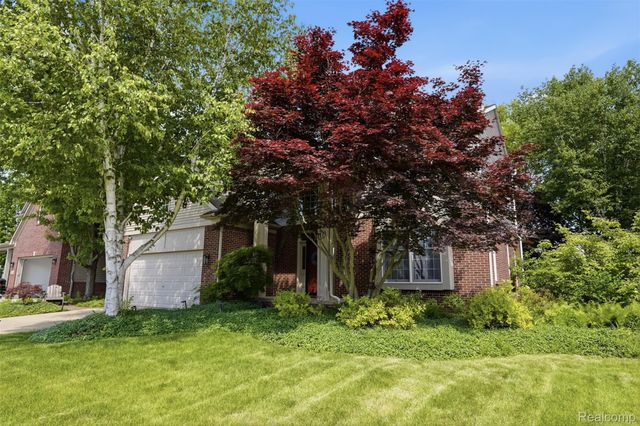 1174 Horseshoe Drive, South Lyon, MI 48178